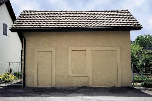 zugemauertes Haus, 2003